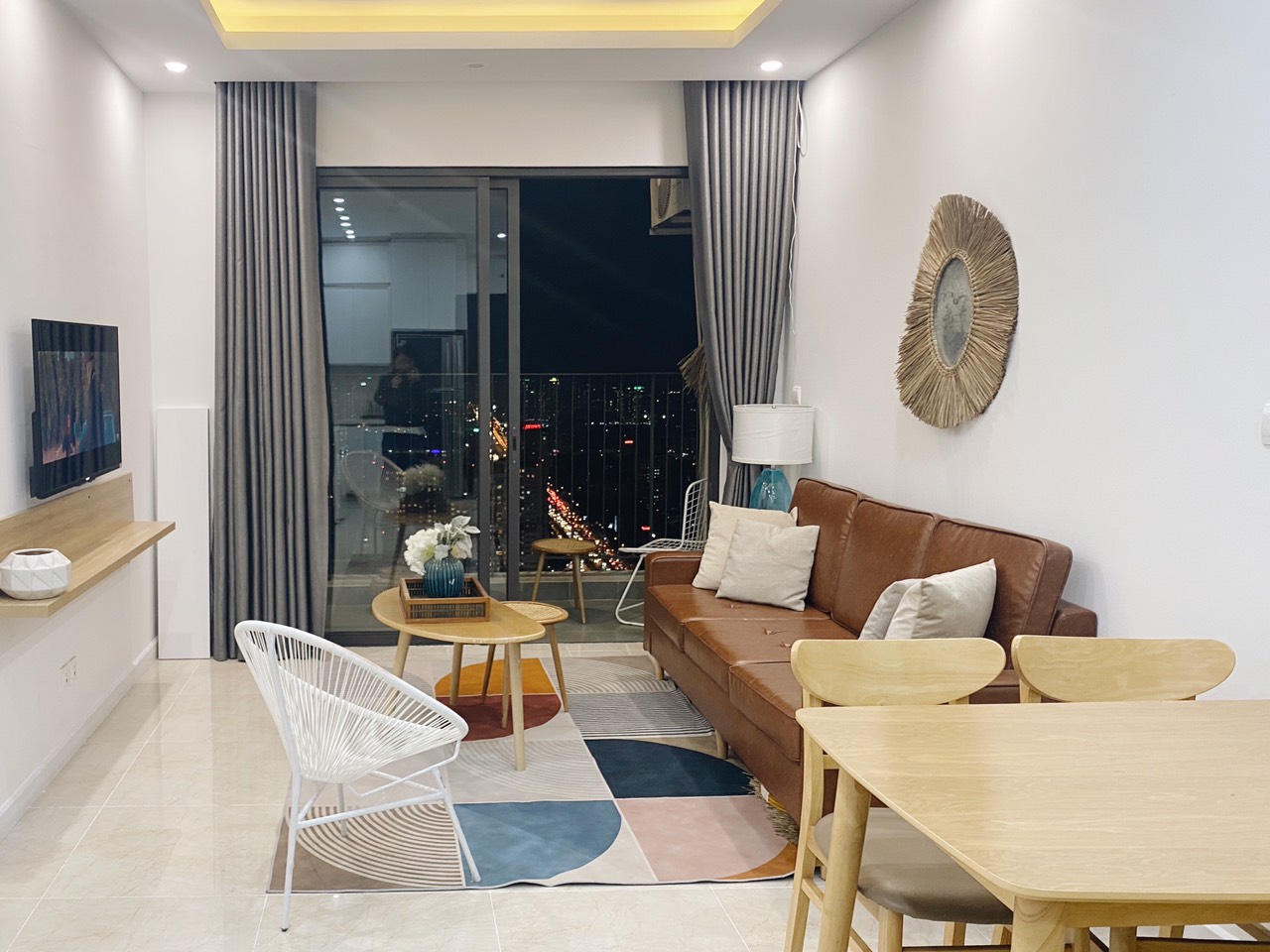 Căn hộ dịch vụ Dcapital Trần Duy Hưng - Studio view Lake